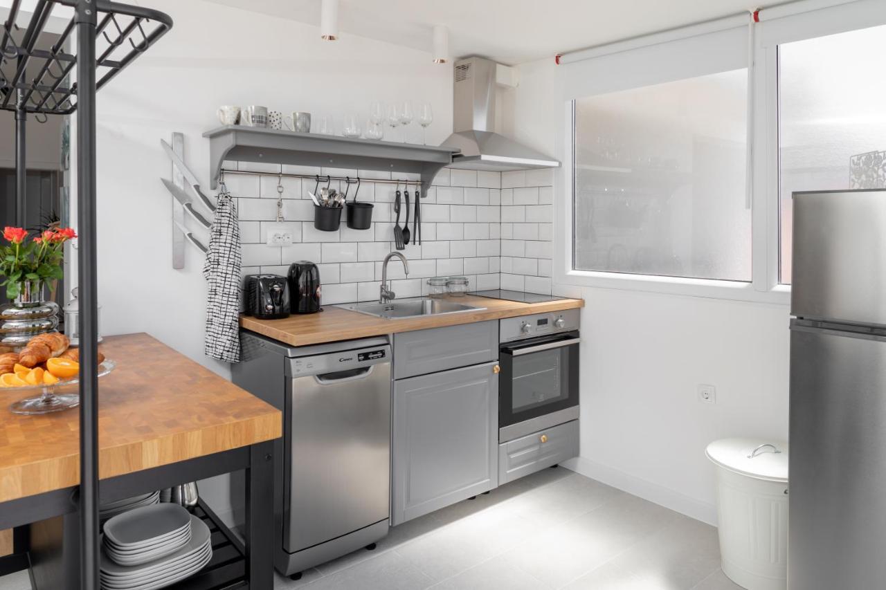 Left & Right With Jacuzzi, 4 Stars Apartament Makarska