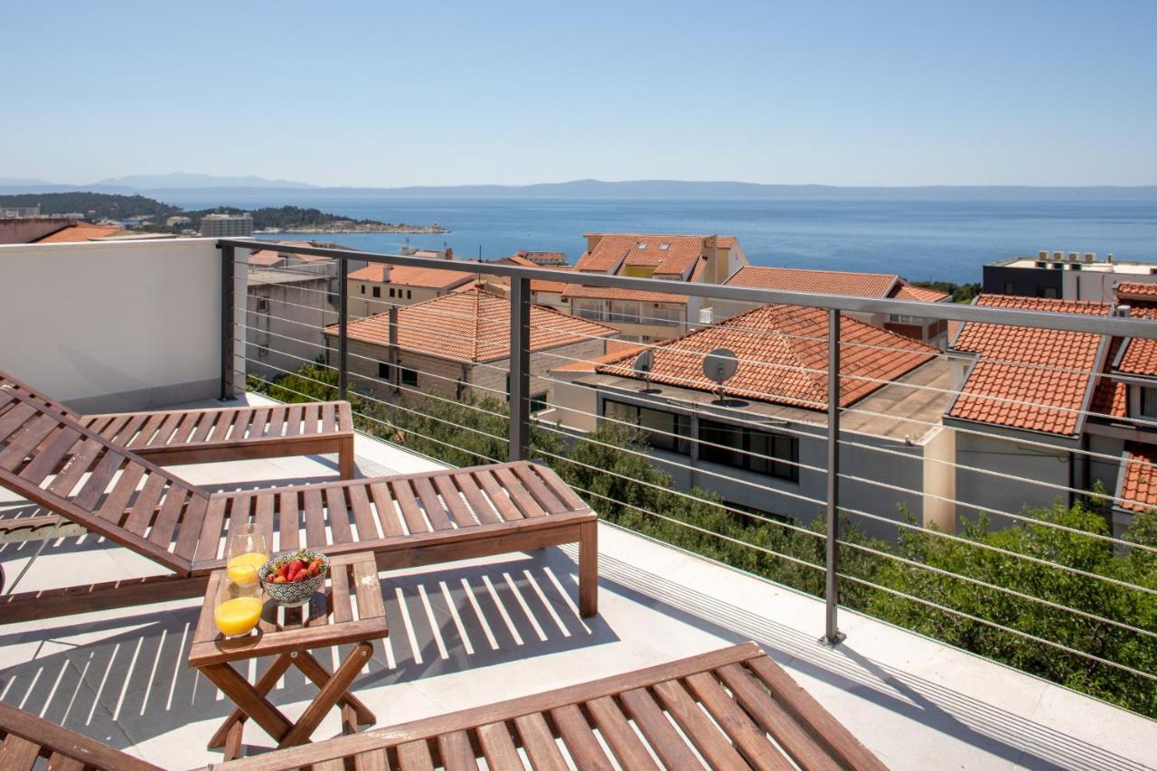 Left & Right With Jacuzzi, 4 Stars Makarska