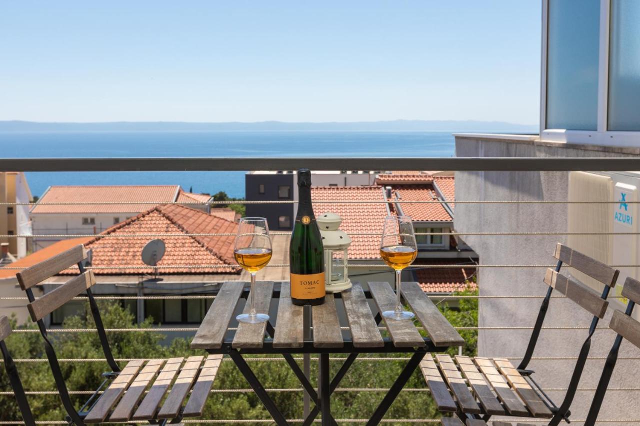 Left & Right With Jacuzzi, 4 Stars Apartment Makarska