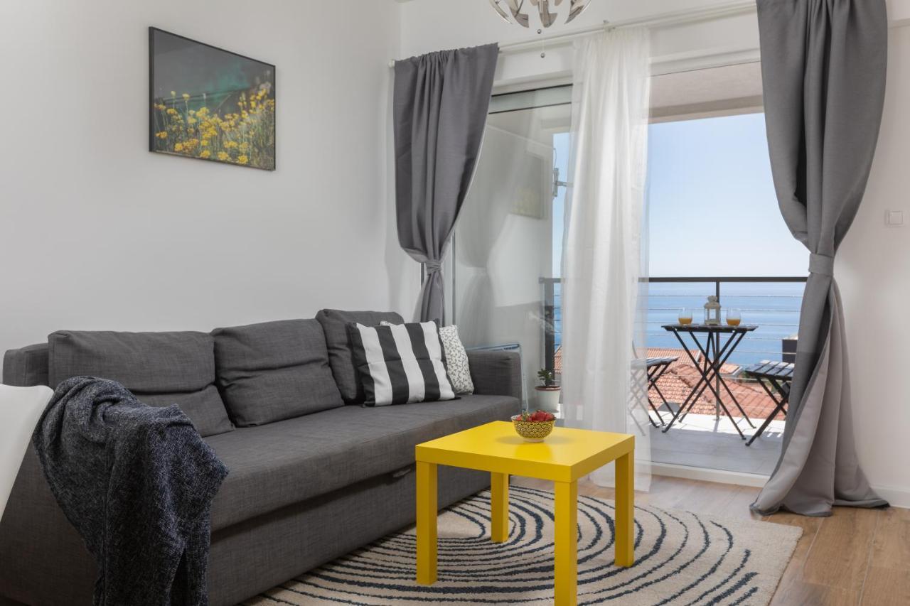 Left & Right With Jacuzzi, 4 Stars Apartment