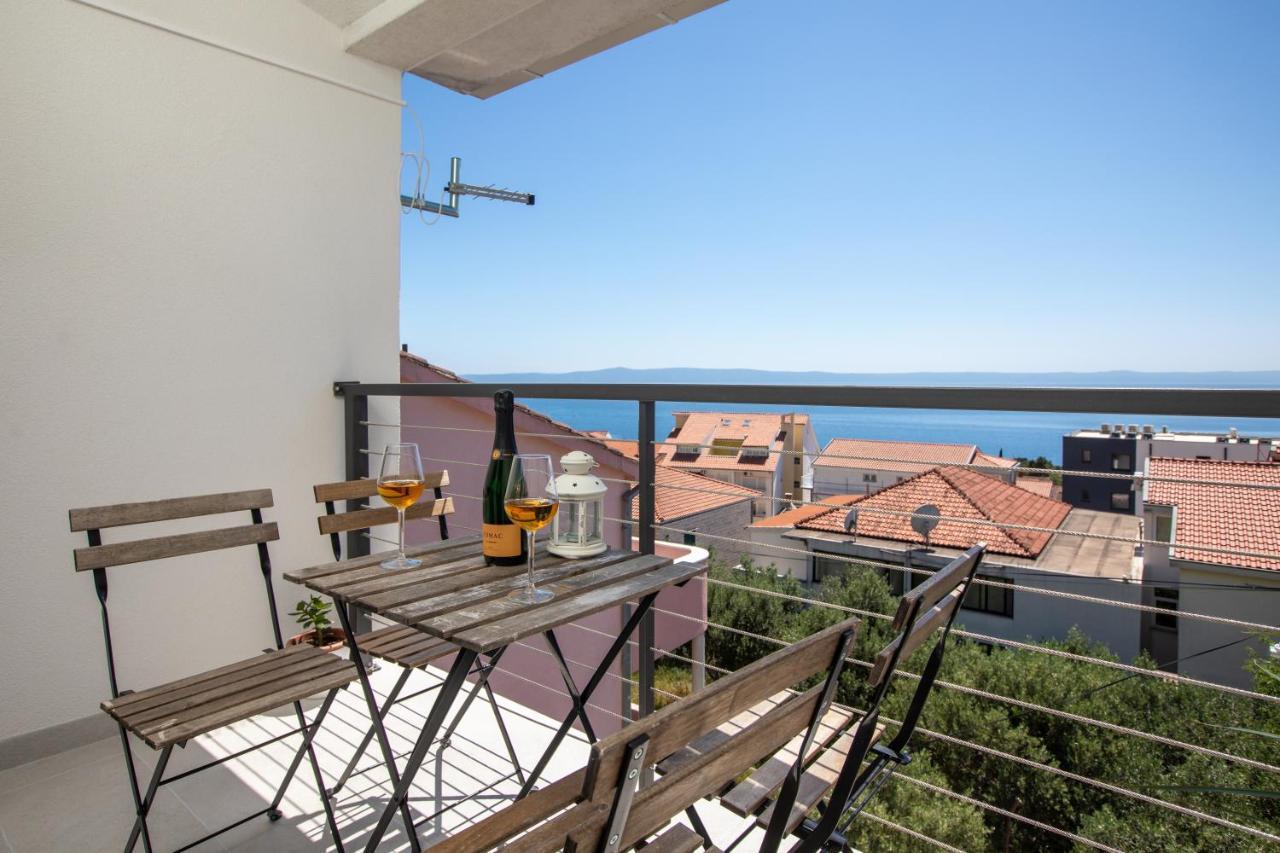 Apartment Left & Right With Jacuzzi, 4 Stars Makarska